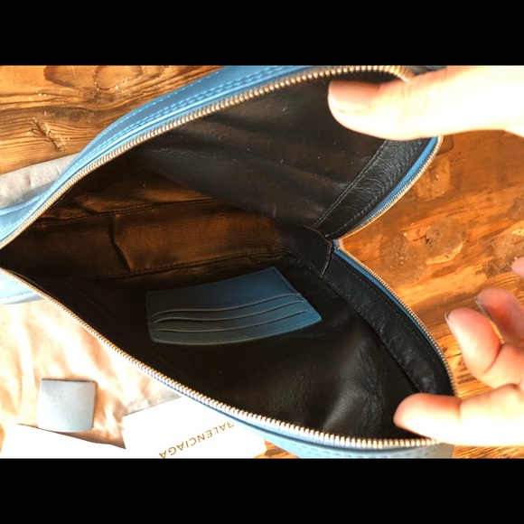 Balenciaga Medium Triangle Clutch Pouch - Picture 4 of 8